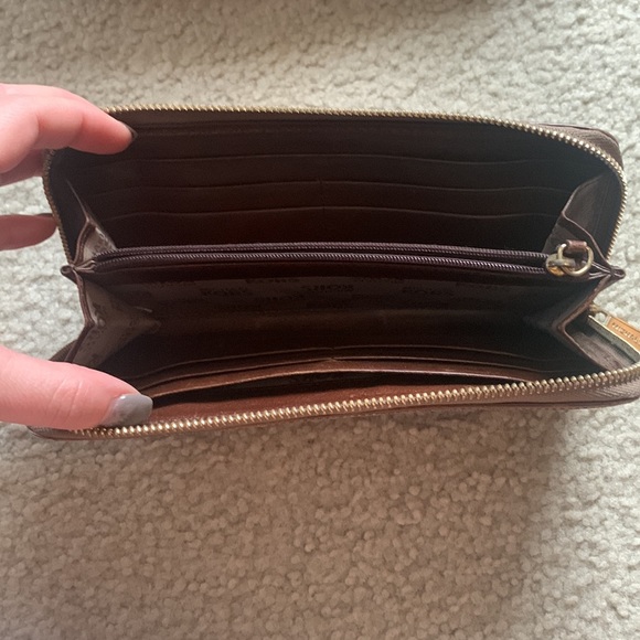 MichaelKorsSignatureMonogram BrownLeatherShoulderBag. IncludesMatchingWallet.EUC - Picture 13 of 14